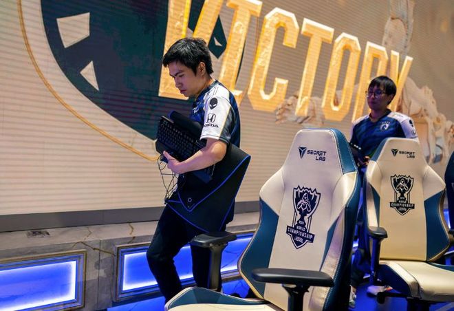 Doinb关键节点高光表现,西班牙队带队取胜!(Doinb比赛高光时刻) Doinb关键节点高光表现,西班牙队带队取胜!(Doinb比赛高光时刻)