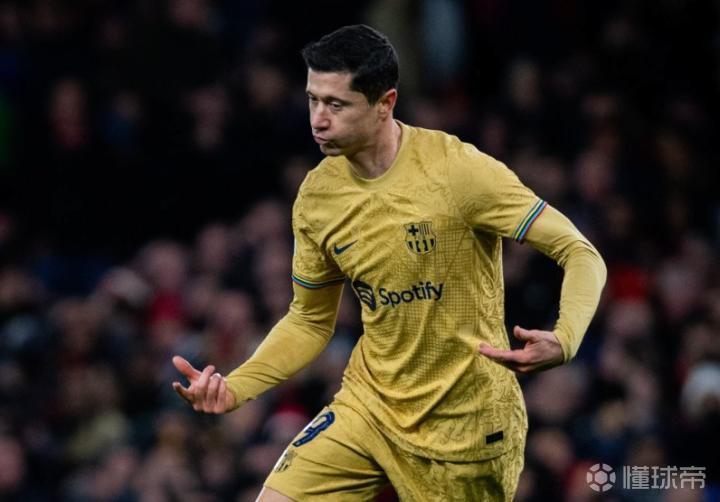  莱万多夫斯基受伤了 