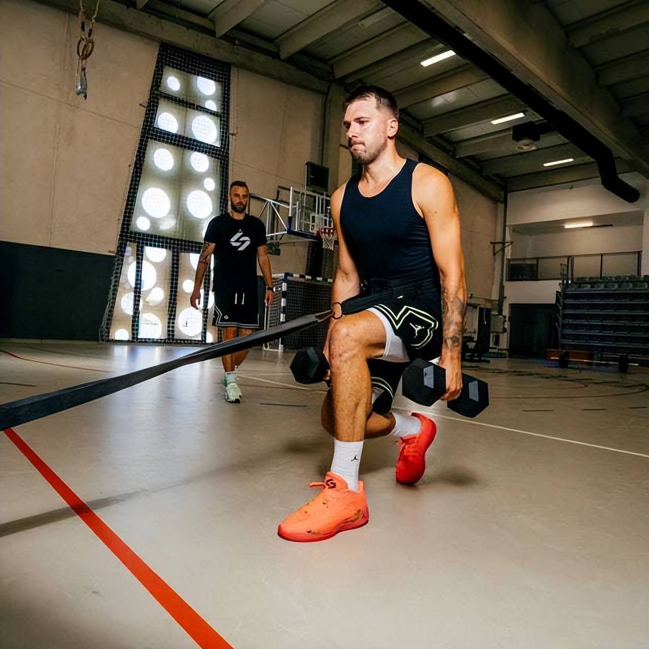 关于东契奇迎来十赛季高光表现,TES球迷沸腾!的信息 关于东契奇迎来十赛季高光表现,TES球迷沸腾!的信息